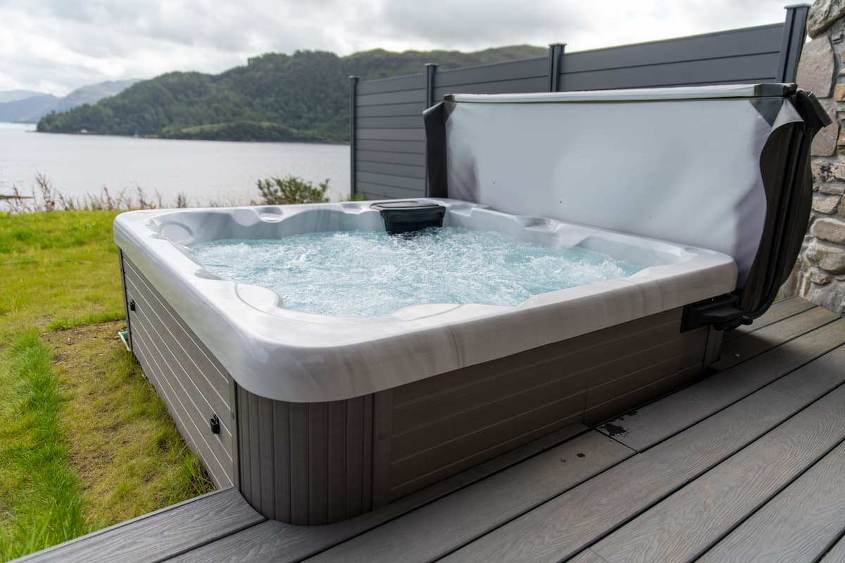 7 Hot Tub Tips for Winter